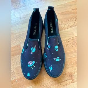 Hot topic Alien shoes women size 11
